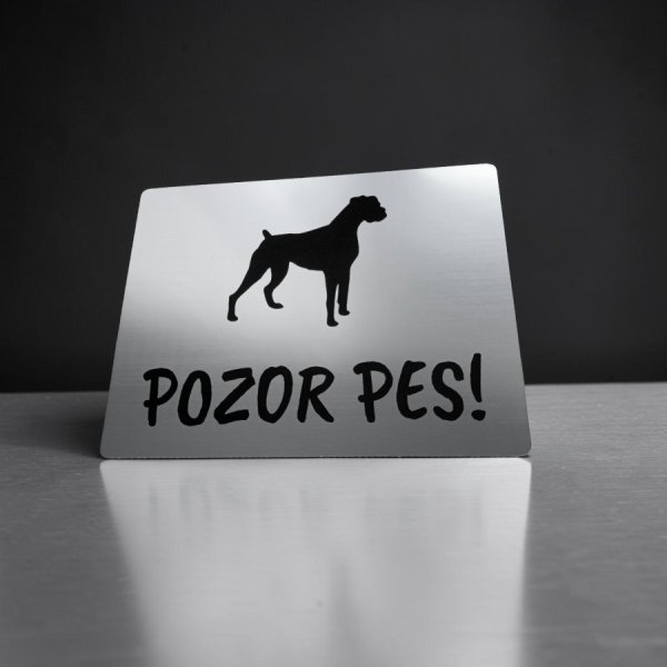 Táblák ajtóra, kapura, oszlopokra