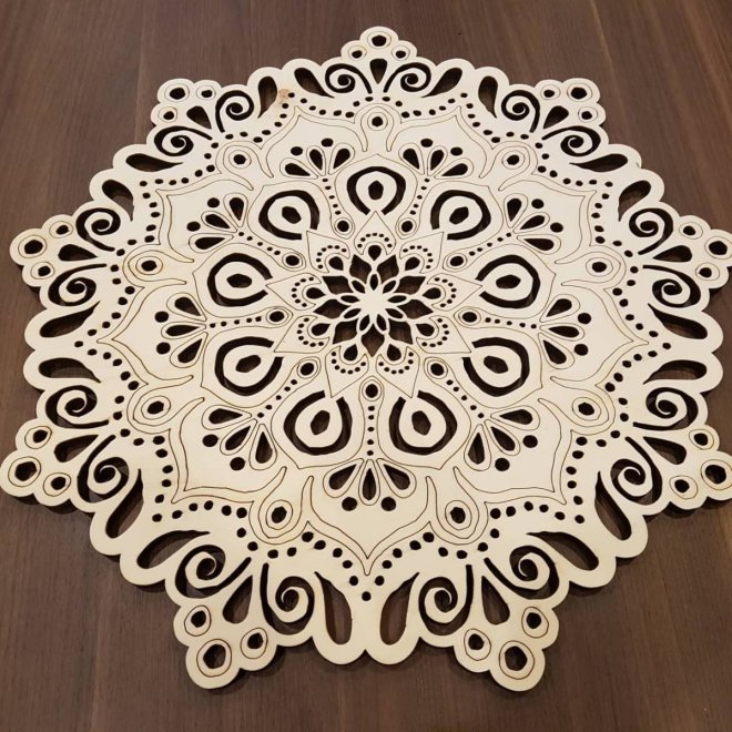 Nagy kivágott mandala
