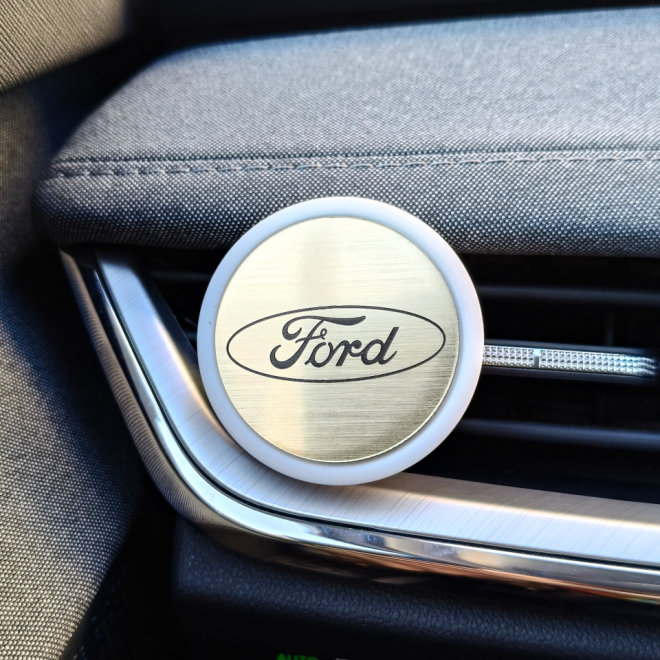 Fehér autós illatosító Ford