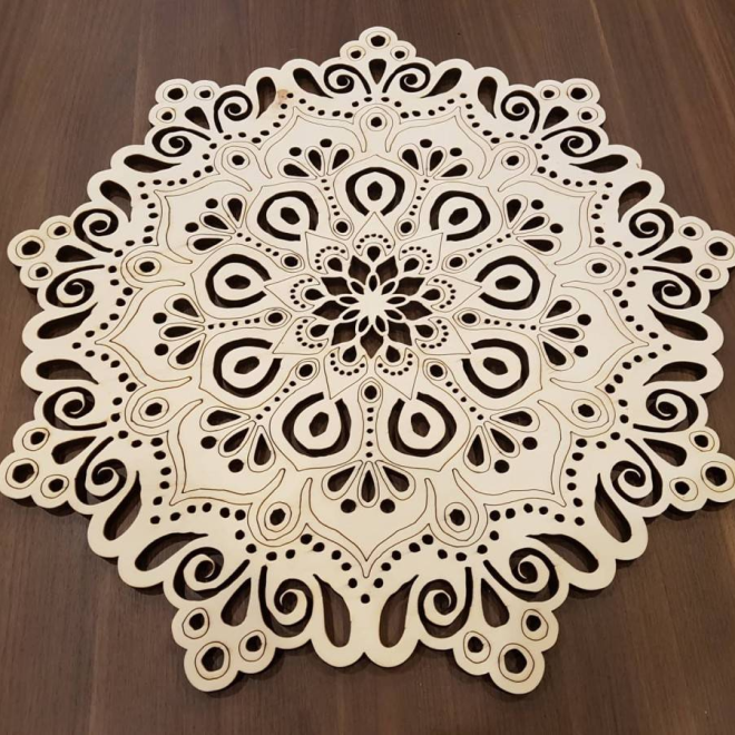 Nagy kivágott mandala