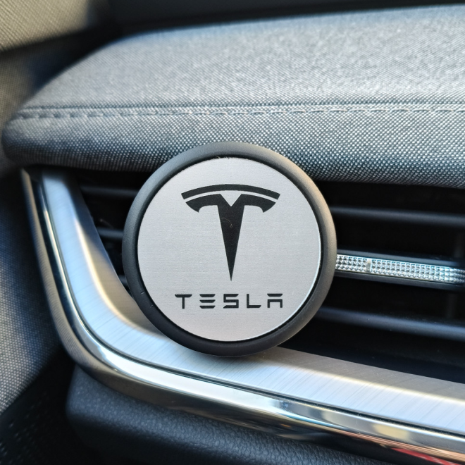 Fekete autós illatosító Tesla