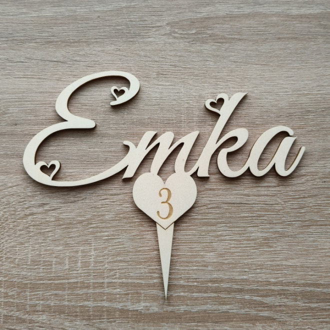 Névvel ellátott tortabeszúró – elegáns személyre szabott cake topper
