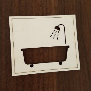 Tábla fürdőszoba felirattal