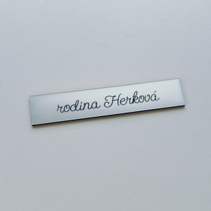 Keskeny postaláda névtábla 10 × 2 cm