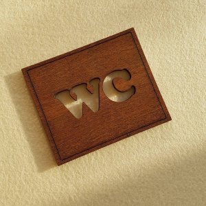 Tábla WC felirattal