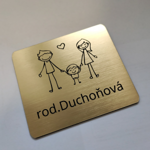 Ajtó névtábla szülők és kisfiú