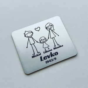Ajtó névtábla szülők és kislány