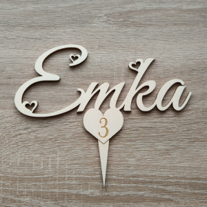 Névvel ellátott tortabeszúró – elegáns személyre szabott cake topper